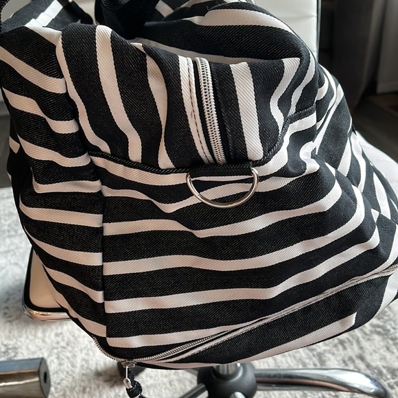 Black and White overnight bag​ - Picture 4 of 8